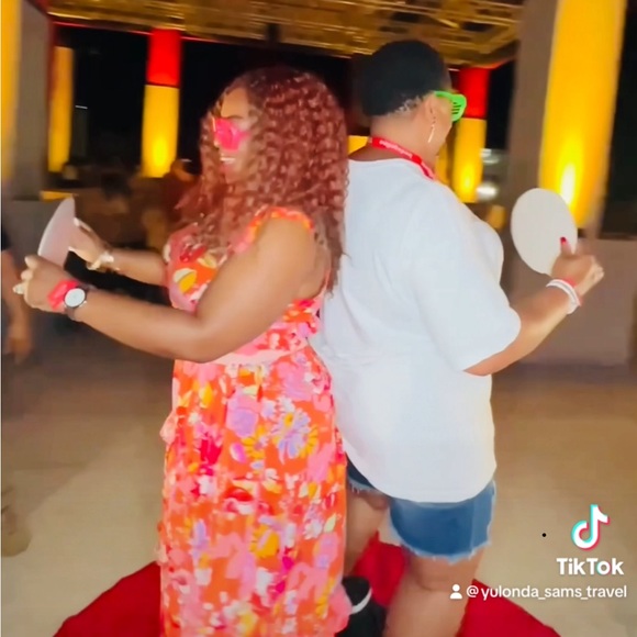 Brand New! Ivy Street Orange Multi Tiered dress with Ties at Shoulder Size 2X. - Picture 6 of 11